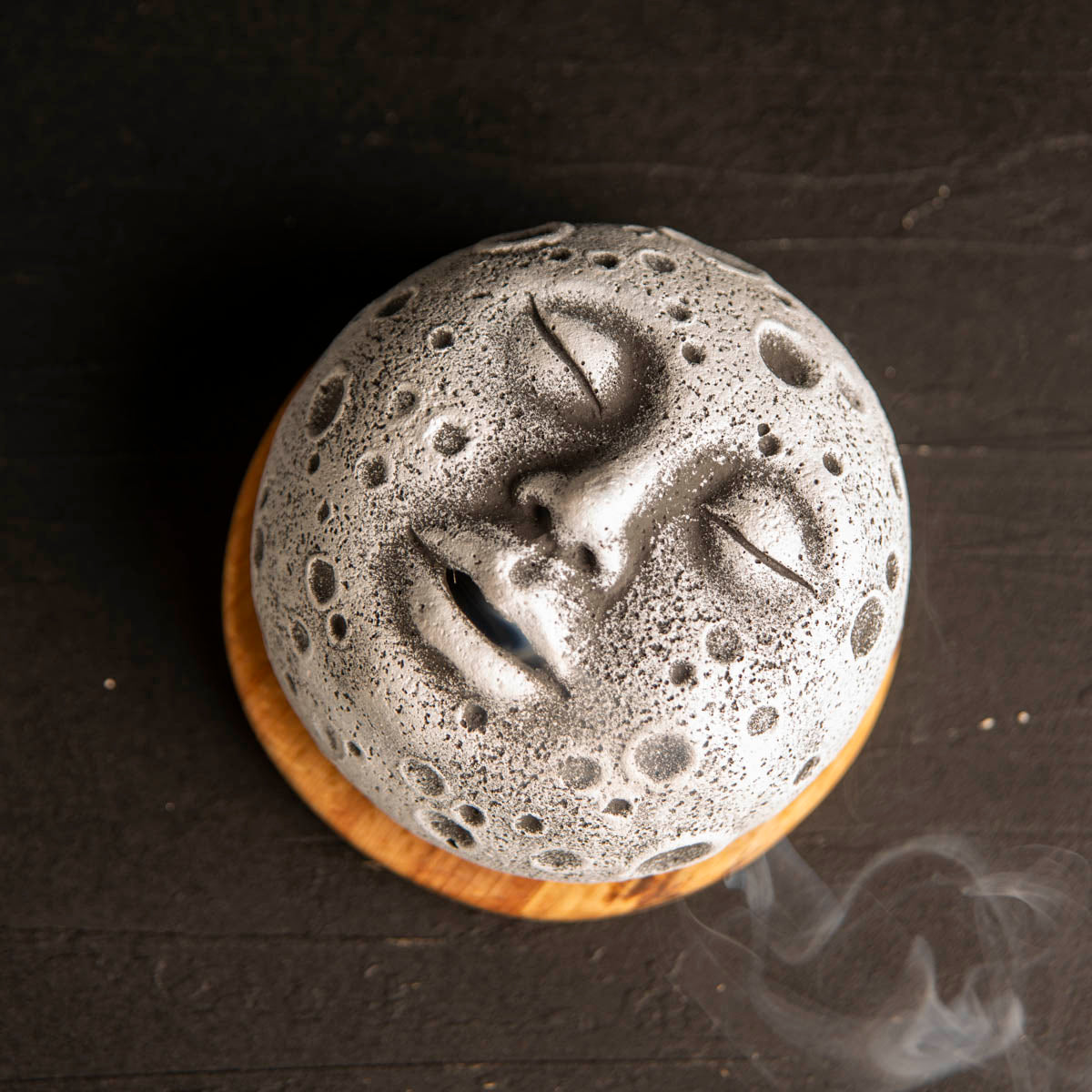 Handmade Moon Face Incense Burner with Sandalwood Cones Gift – Aromatherapy Ornament for Home Decor, Unique & Elegant.