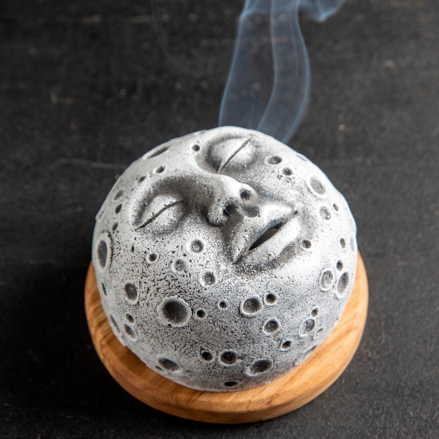 Handmade Moon Face Incense Burner with Sandalwood Cones Gift – Aromatherapy Ornament for Home Decor, Unique & Elegant.